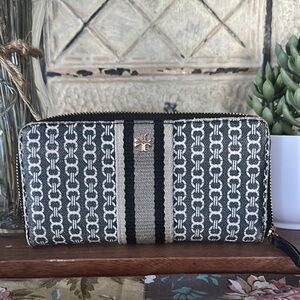 Tory Burch Black and White Gemini Link Continental Women's Wallet - Zipper broke